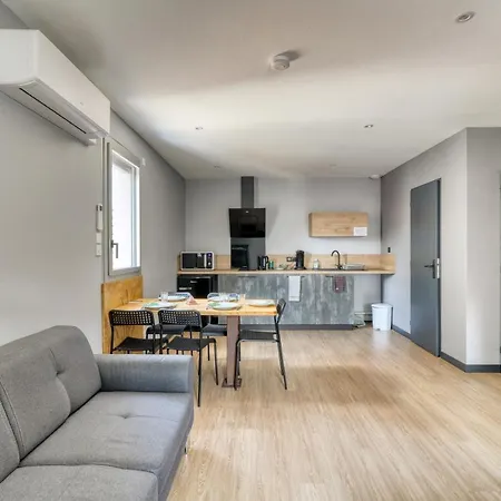Apartment Des Postes 3 *
